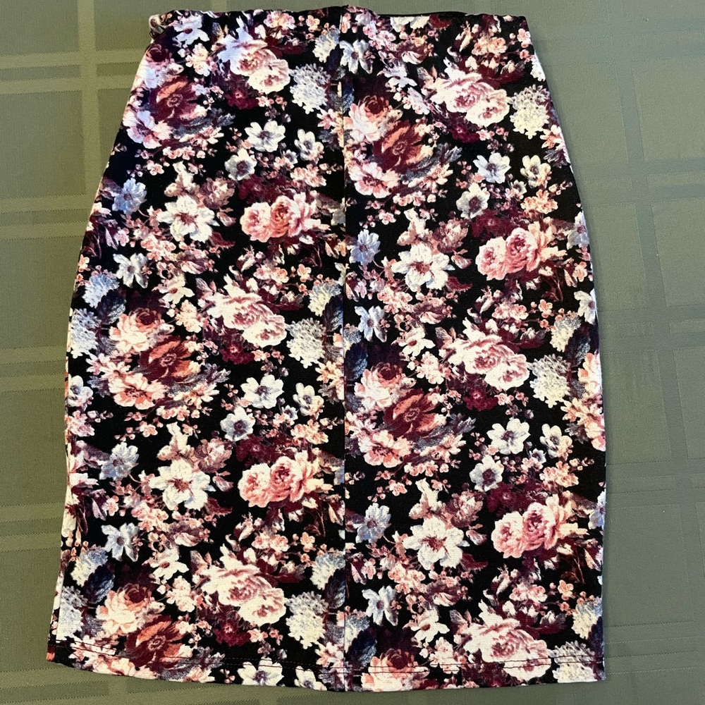 Juniors pencil skirt